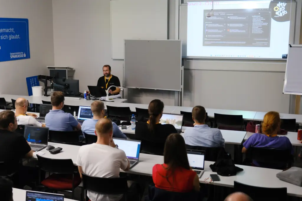 Kontrolle über deine Datenbanken zurückgewinnen: Manfred Wippel zeigt bei den DevOpsDays Graz, wie du mit dem Database-First-Ansatz, Entity Framework Core und Dacpac deine SQL Server-Datenbanken strukturiert entwickelst und sicher deployst – praxisnah und direkt anwendbar!